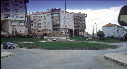 Devo circular nesta rotunda por forma: