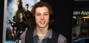 leo howard