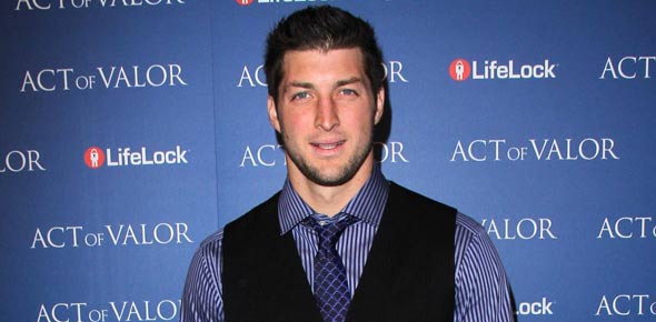 Tim Tebow: Through My Eyes. A Quarterback's Journey